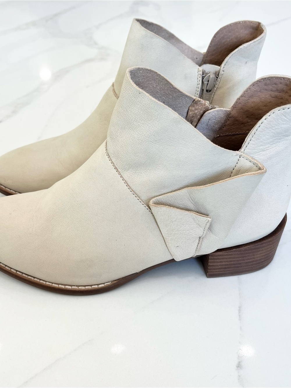 Seychelles Cream Leather Ankle Booties with Low Stacked Heel Size 7